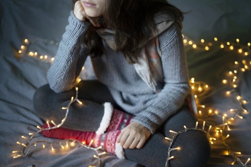 What To Say (And Not To Say) To Help Someone Feeling Down This Christmas